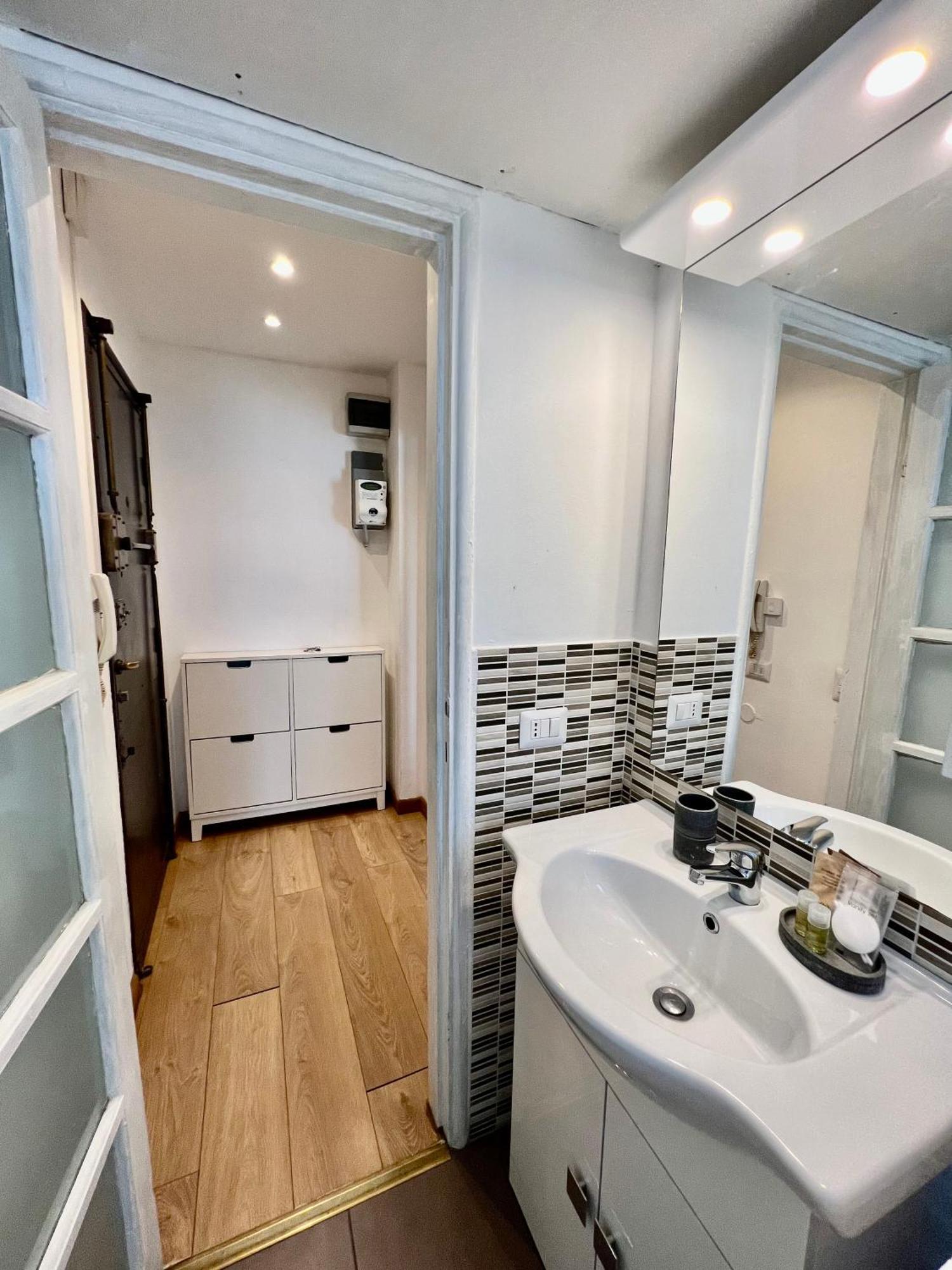 Cozy Apartment 3 Km Away From Duomo Milaan Buitenkant foto